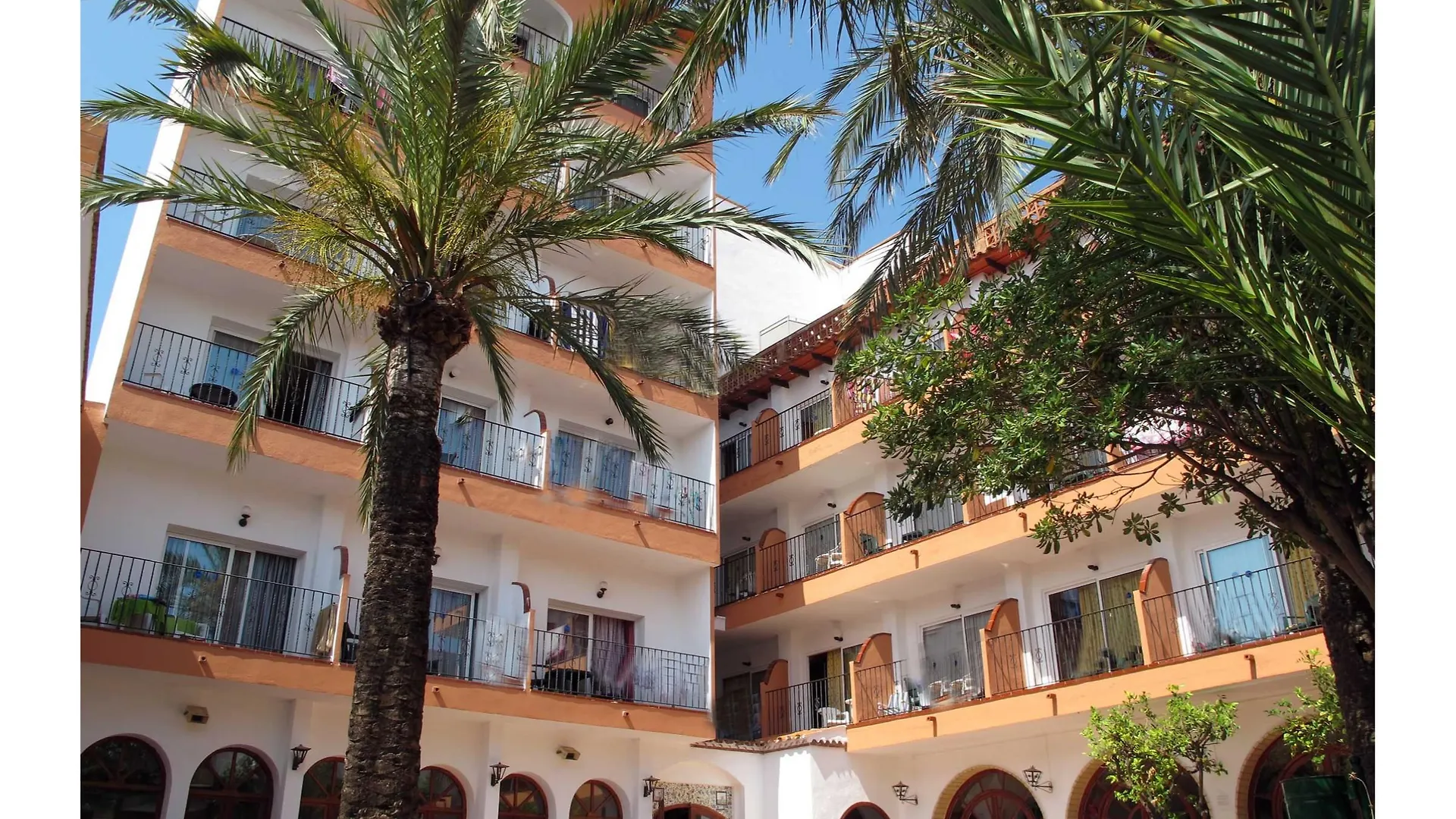 Hotel Comarruga Platja Комарруга